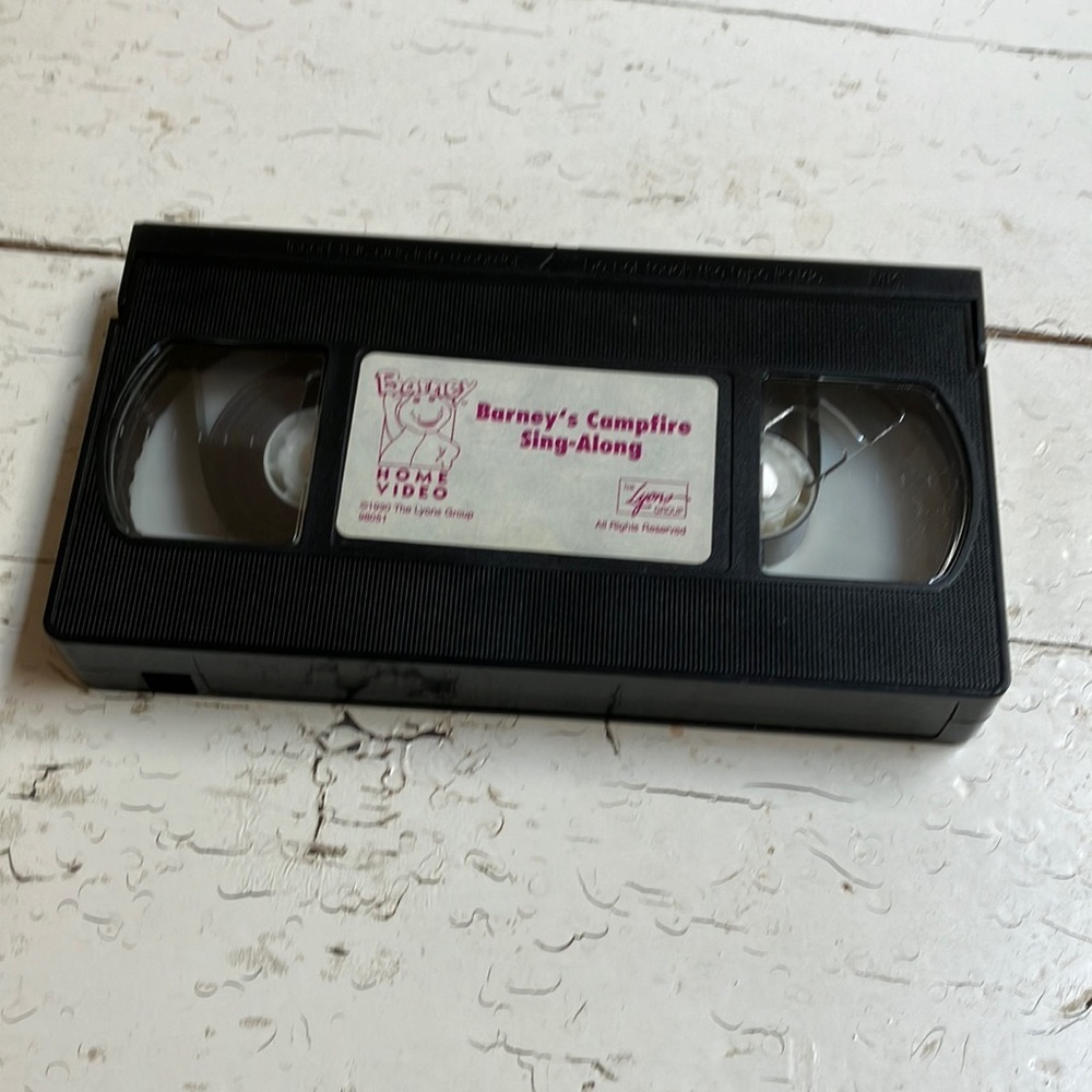 Barney’s Campfire Sing Along VHS The Lyons Group 1992 Ages 2-8.